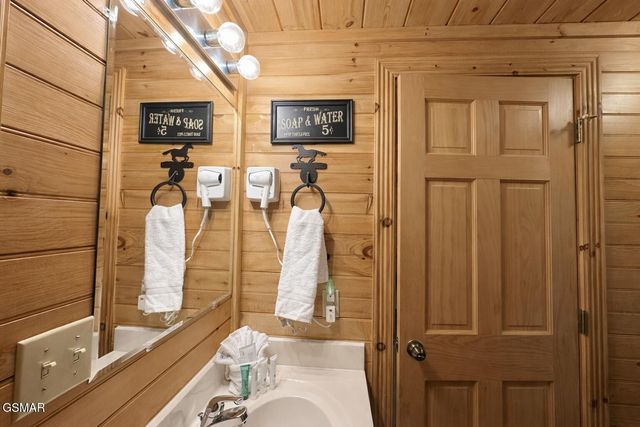 3221 Smoky Ridge Way, Sevierville, TN 37862