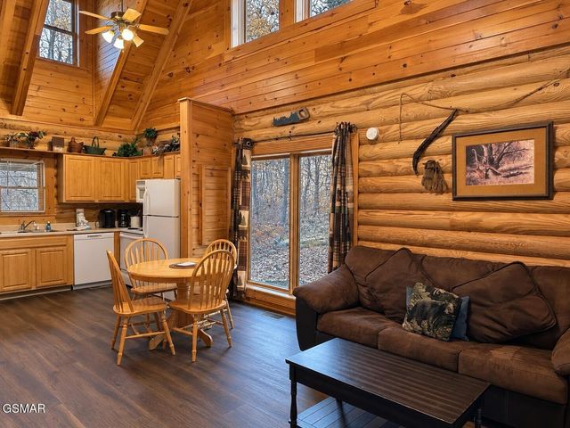 3221 Smoky Ridge Way, Sevierville, TN 37862