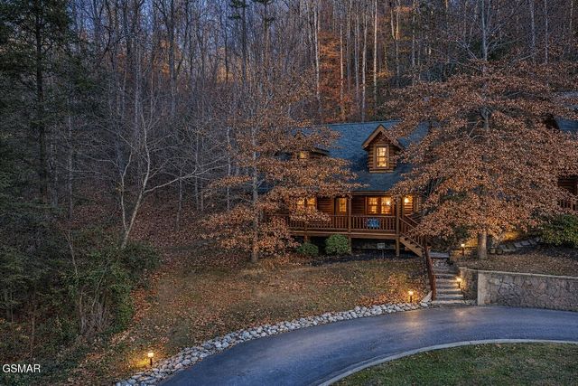 3221 Smoky Ridge Way, Sevierville, TN 37862
