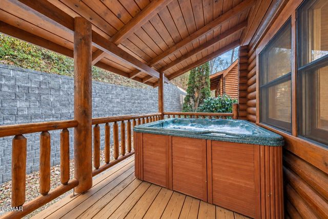 3221 Smoky Ridge Way, Sevierville, TN 37862