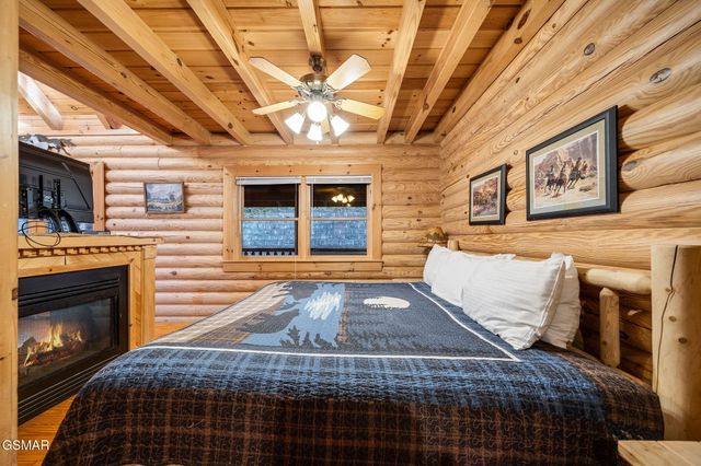 3221 Smoky Ridge Way, Sevierville, TN 37862