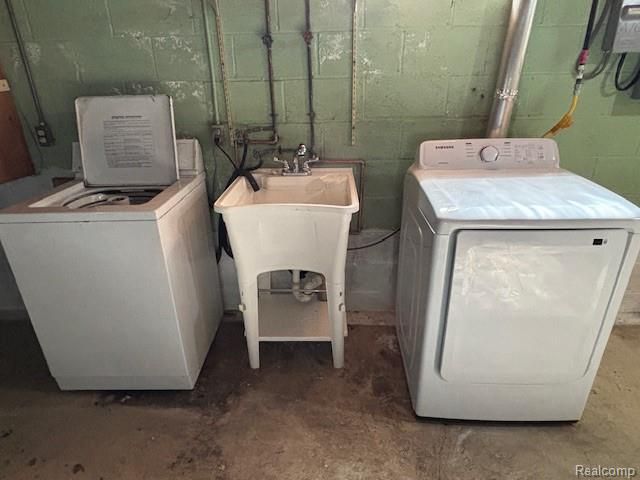 2145 Lakeshire Drive, West Bloomfield, MI 48323