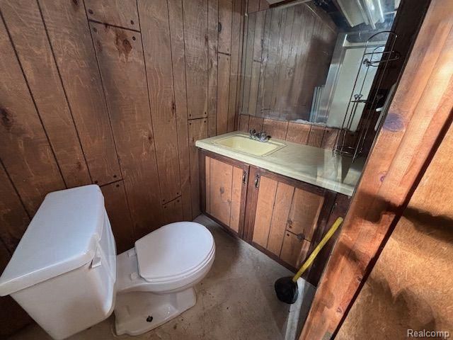 2145 Lakeshire Drive, West Bloomfield, MI 48323