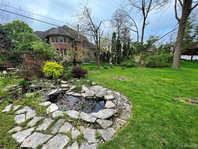 2145 Lakeshire Drive, West Bloomfield, MI 48323