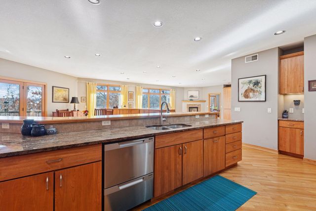 6952 Oakmere Lane NW, Rochester, MN 55901