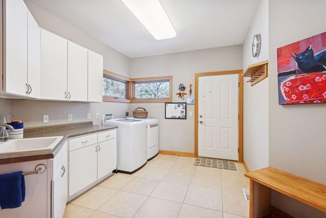 6952 Oakmere Lane NW, Rochester, MN 55901