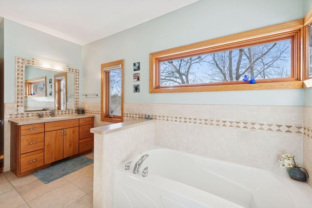 6952 Oakmere Lane NW, Rochester, MN 55901