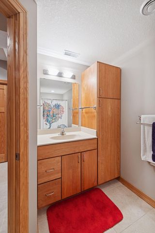 6952 Oakmere Lane NW, Rochester, MN 55901