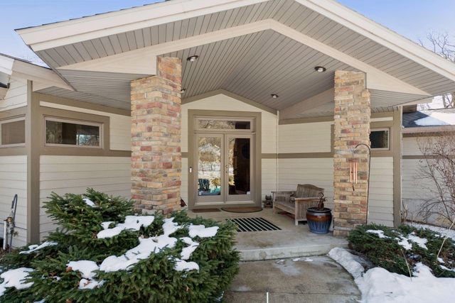 6952 Oakmere Lane NW, Rochester, MN 55901