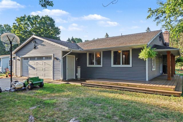9990 N 16th Street, Plainwell, MI 49080