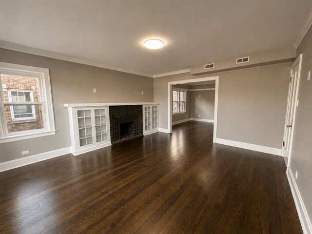 5449 W Melrose Street, Chicago, IL 60641