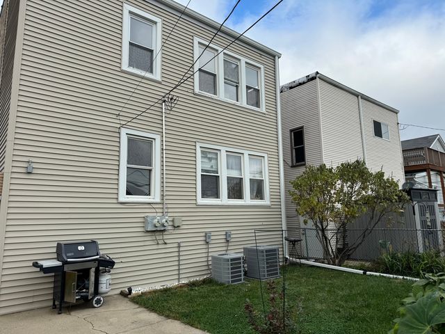 5449 W Melrose Street, Chicago, IL 60641
