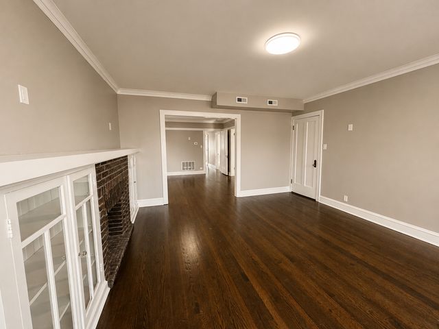 5449 W Melrose Street, Chicago, IL 60641