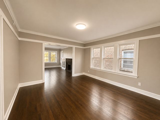 5449 W Melrose Street, Chicago, IL 60641