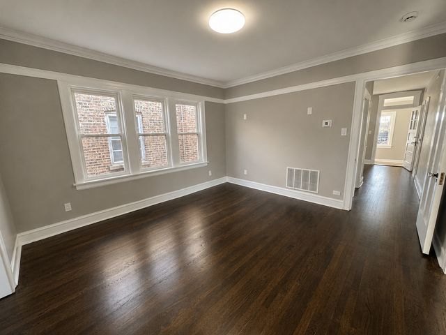 5449 W Melrose Street, Chicago, IL 60641