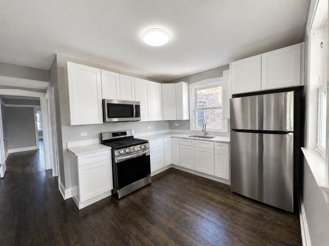 5449 W Melrose Street, Chicago, IL 60641