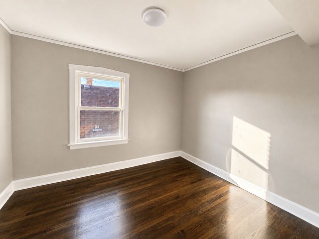 5449 W Melrose Street, Chicago, IL 60641