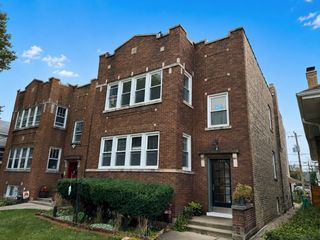 5449 W Melrose Street, Chicago, IL 60641