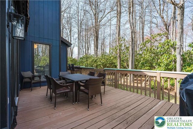 112 Crazy Horse Court, Tobyhanna Twp, PA 18334
