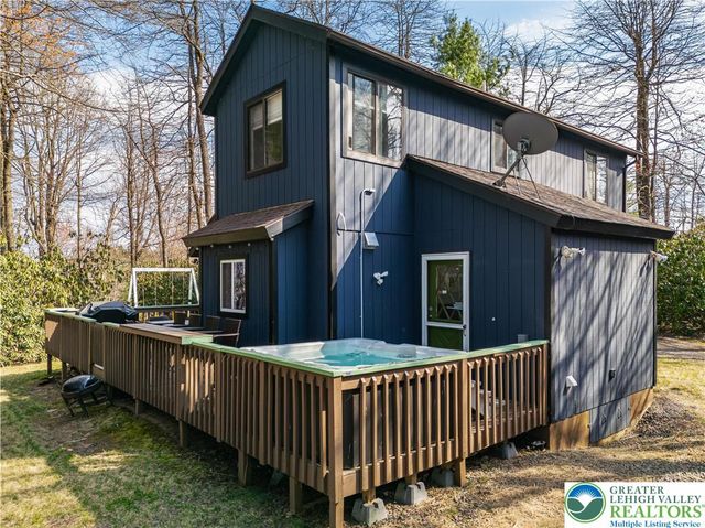 112 Crazy Horse Court, Tobyhanna Twp, PA 18334