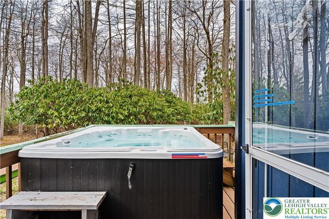112 Crazy Horse Court, Tobyhanna Twp, PA 18334