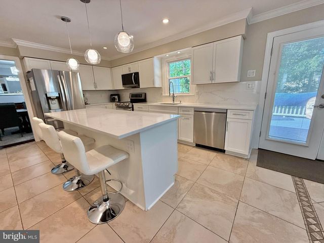 6160 LUCAS POND CT, Burke, VA 22015