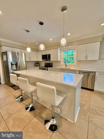 6160 LUCAS POND CT, Burke, VA 22015