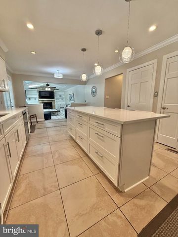 6160 LUCAS POND CT, Burke, VA 22015