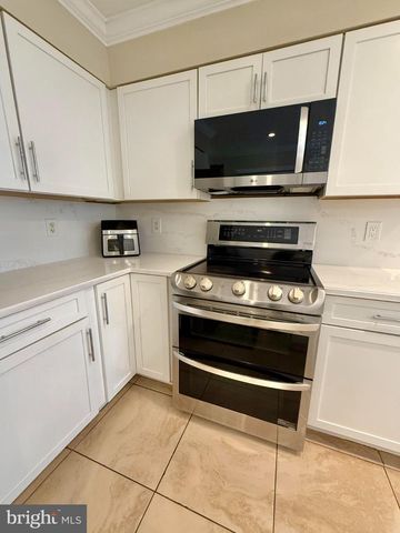 6160 LUCAS POND CT, Burke, VA 22015