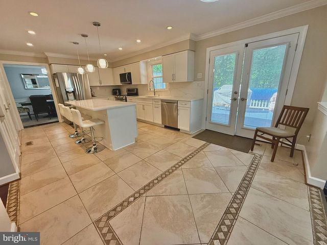 6160 LUCAS POND CT, Burke, VA 22015