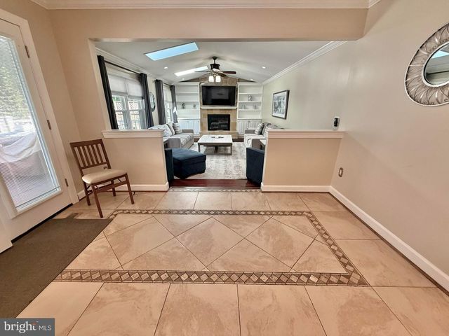 6160 LUCAS POND CT, Burke, VA 22015