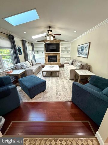 6160 LUCAS POND CT, Burke, VA 22015