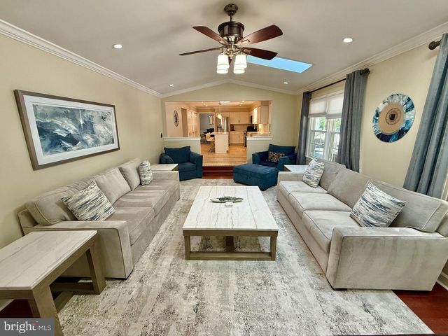 6160 LUCAS POND CT, Burke, VA 22015