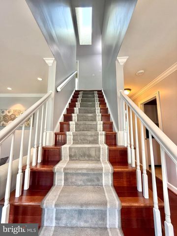6160 LUCAS POND CT, Burke, VA 22015