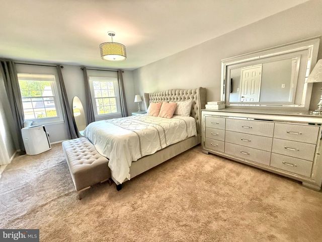 6160 LUCAS POND CT, Burke, VA 22015