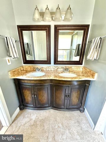 6160 LUCAS POND CT, Burke, VA 22015