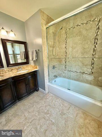 6160 LUCAS POND CT, Burke, VA 22015