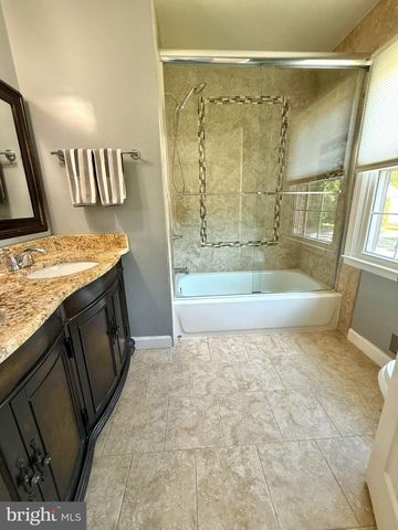 6160 LUCAS POND CT, Burke, VA 22015