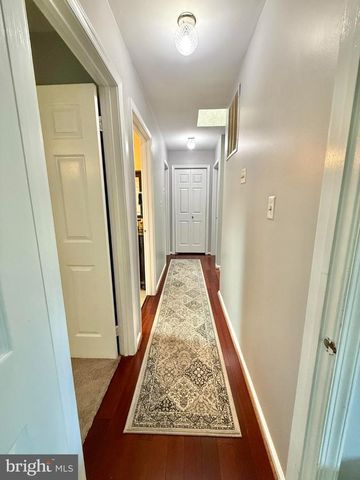 6160 LUCAS POND CT, Burke, VA 22015