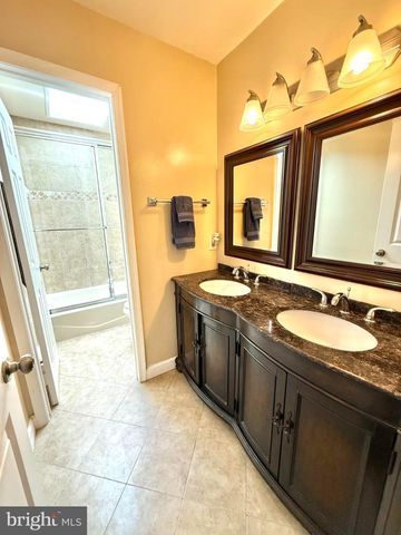6160 LUCAS POND CT, Burke, VA 22015