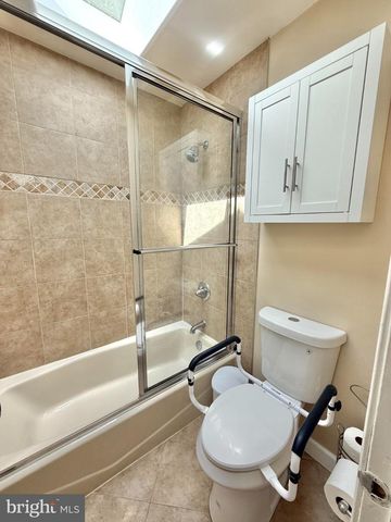 6160 LUCAS POND CT, Burke, VA 22015