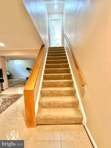 6160 LUCAS POND CT, Burke, VA 22015