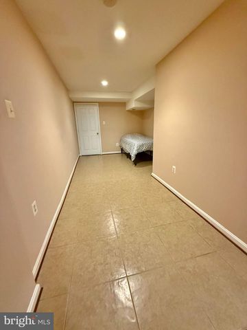 6160 LUCAS POND CT, Burke, VA 22015
