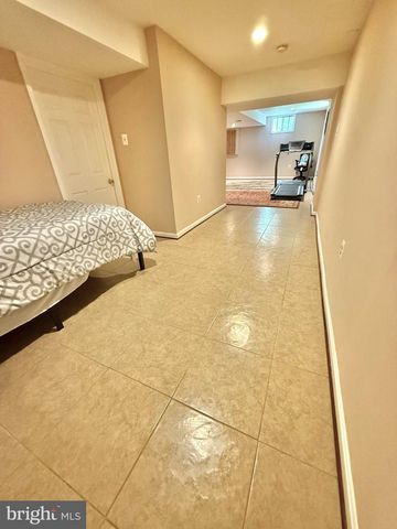 6160 LUCAS POND CT, Burke, VA 22015
