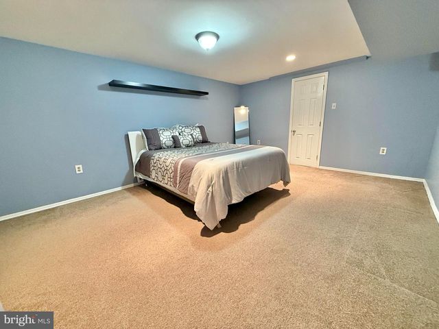 6160 LUCAS POND CT, Burke, VA 22015