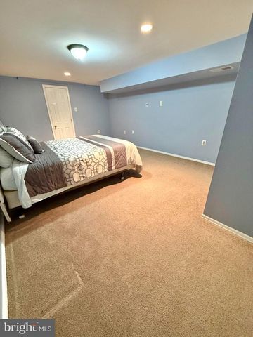 6160 LUCAS POND CT, Burke, VA 22015
