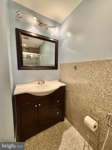 6160 LUCAS POND CT, Burke, VA 22015
