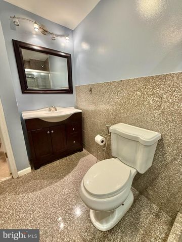 6160 LUCAS POND CT, Burke, VA 22015
