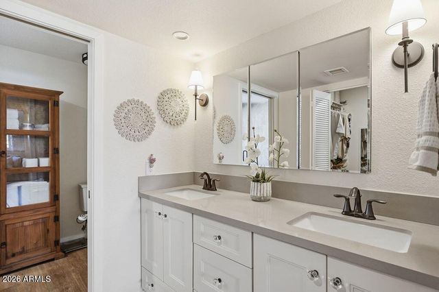 6043 E LEWIS Avenue, Scottsdale, AZ 85257