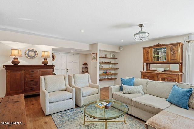 6043 E LEWIS Avenue, Scottsdale, AZ 85257